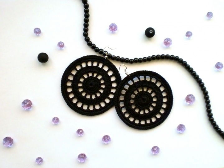 Crocheted earrings " Black sun " picture no. 2