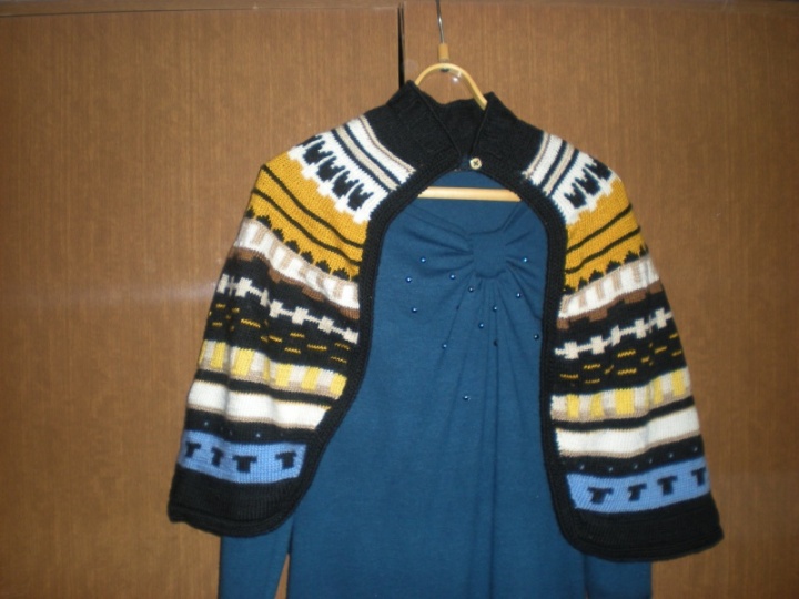 Marga cloak shoulders warm up