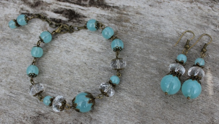 Set earrings and bracelet