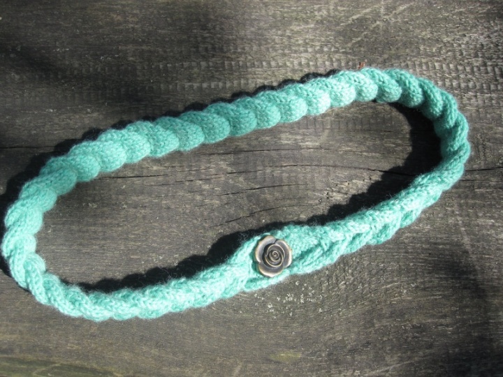 Knitted necklace picture no. 2