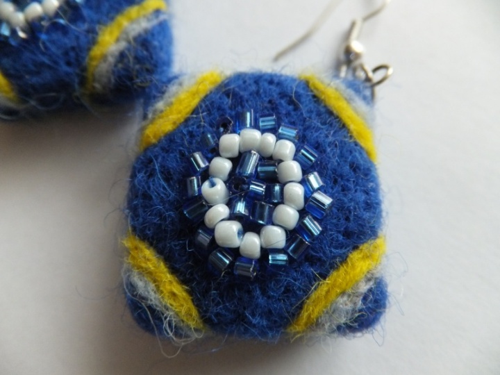 Blue earrings picture no. 2