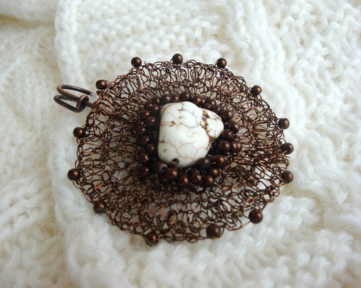 Crocheted brooch picture no. 2