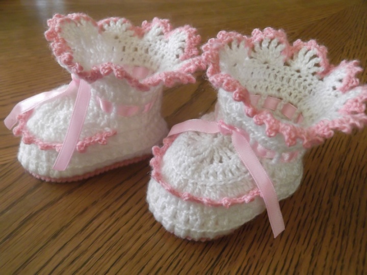 Crocheted baby shoes picture no. 2