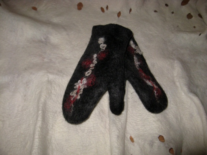 Felt gloves
