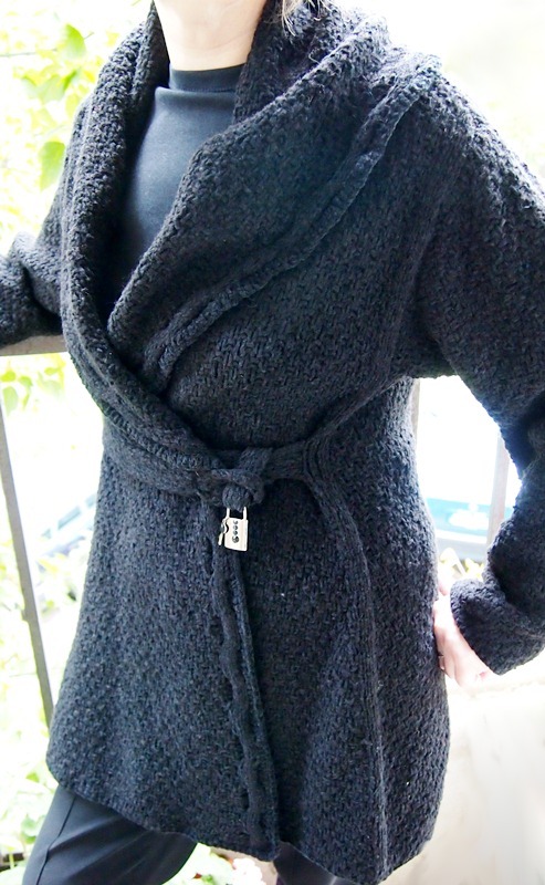 Sweater with a " lock "