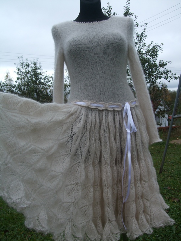 Wedding dress picture no. 2