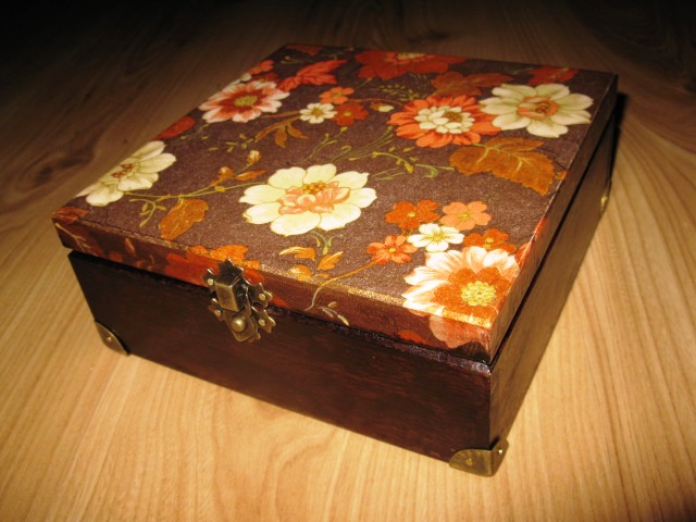 Box Brown flowers