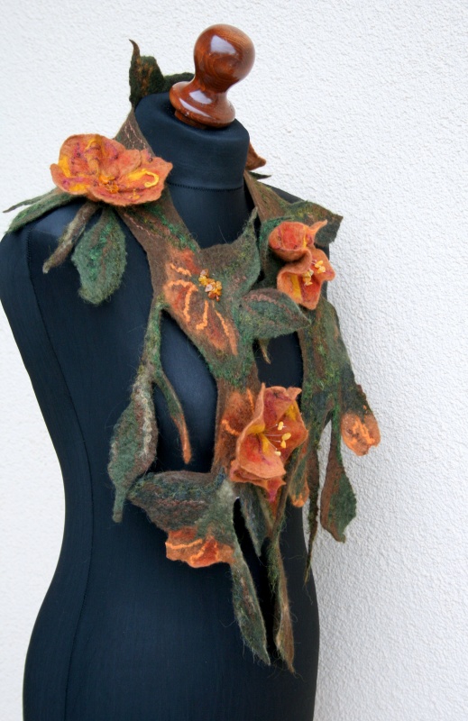 Draping neck " fall flowers " picture no. 2