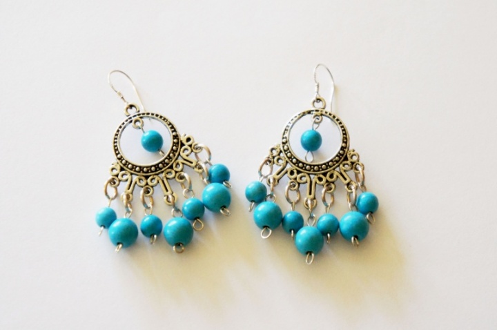 Earrings with magnesite
