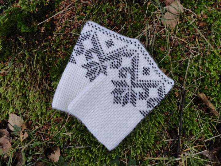 white wristlets picture no. 2