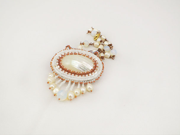 Pearl necklace with shell pendant picture no. 2