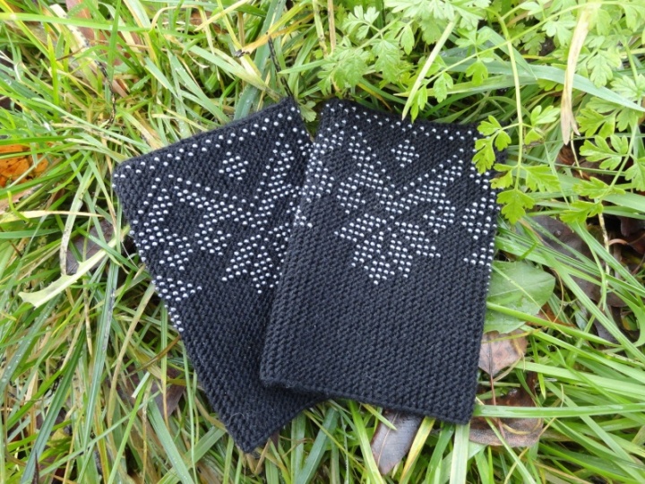 black wristlets picture no. 2