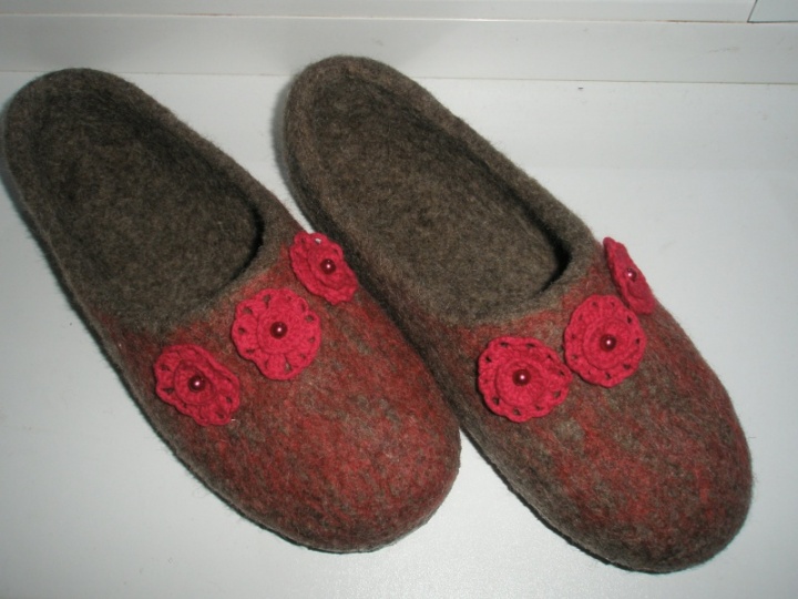 slippers size 39