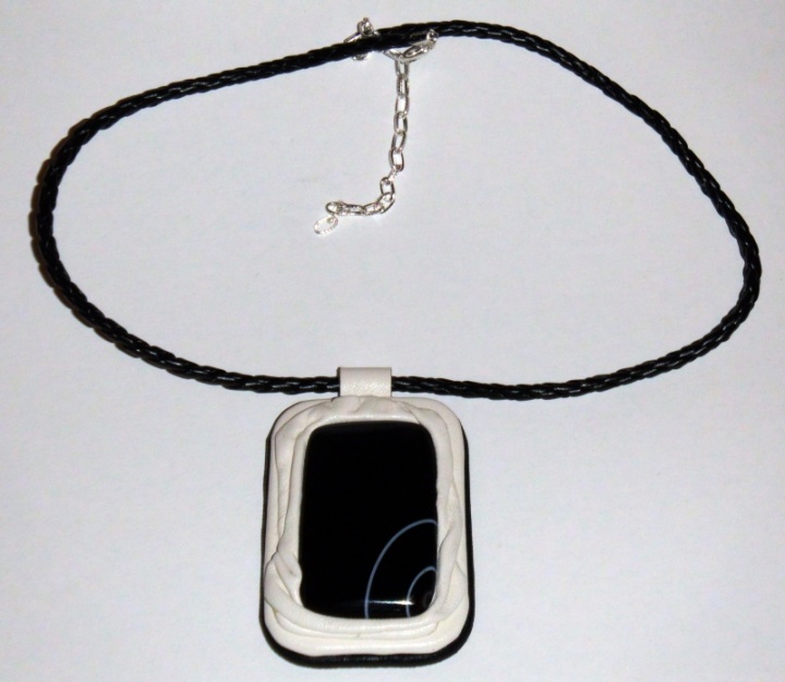 Pendant around your neck picture no. 2