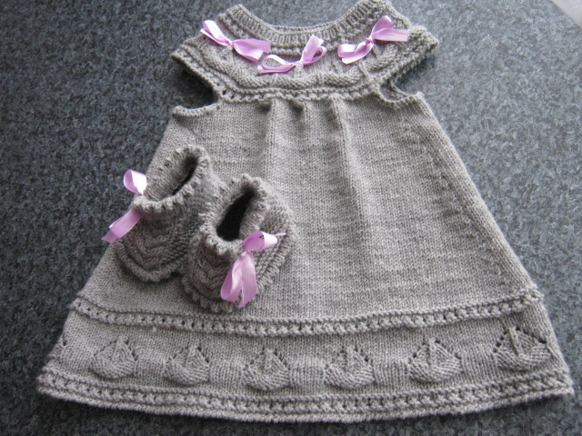 Pilkute dresses