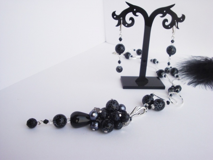 Agate stones set