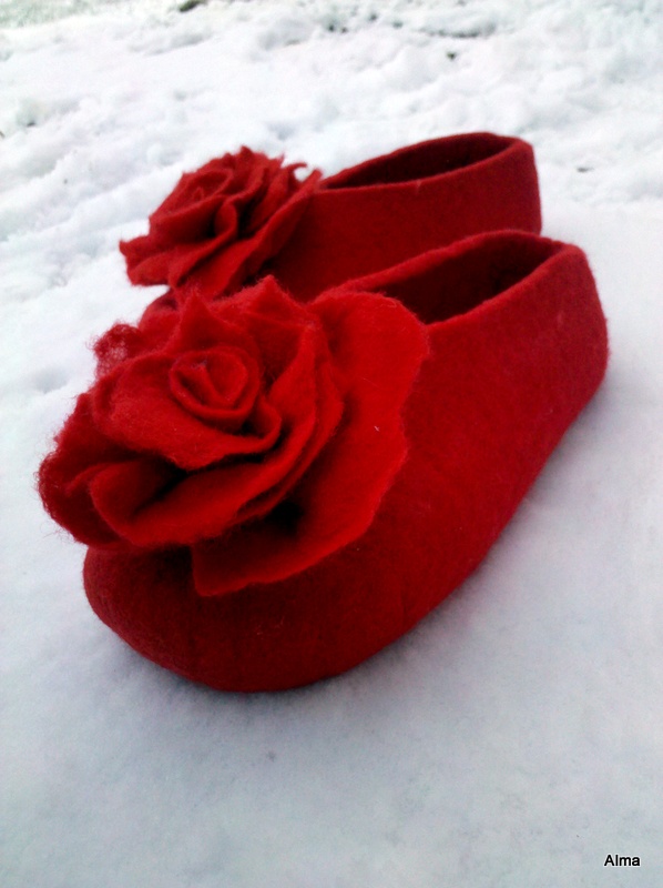 Roses in the snow picture no. 2