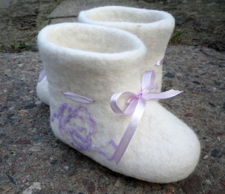 White boots little girl picture no. 2