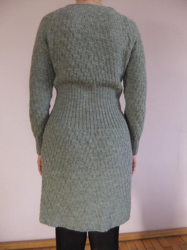 Knitted dress picture no. 2