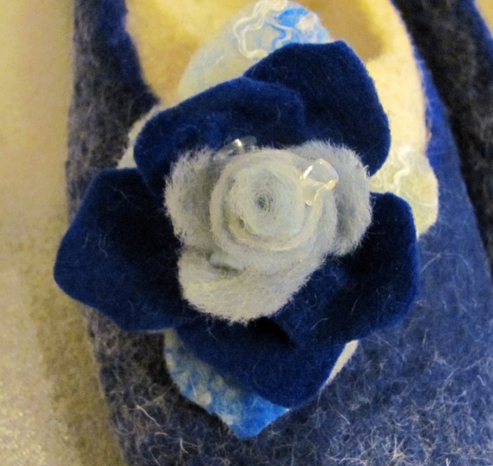 With blue roses picture no. 3