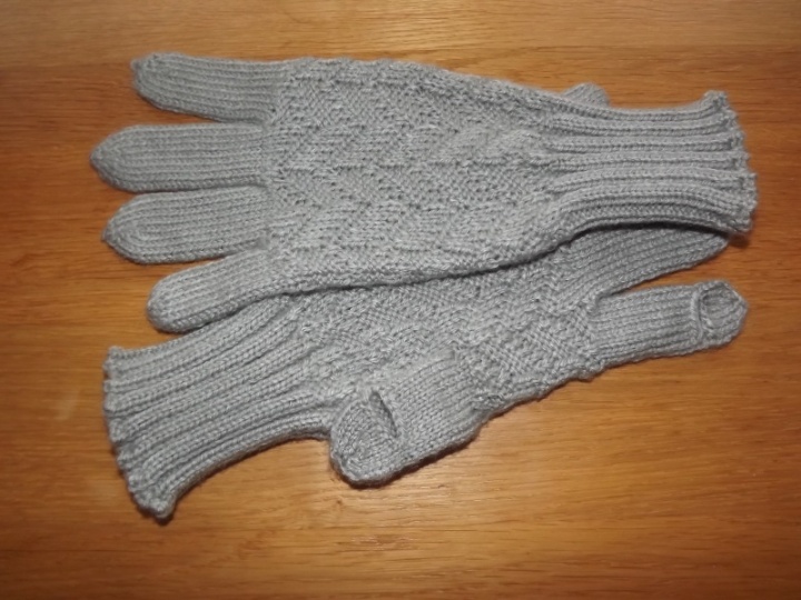 Woman gloves. picture no. 3