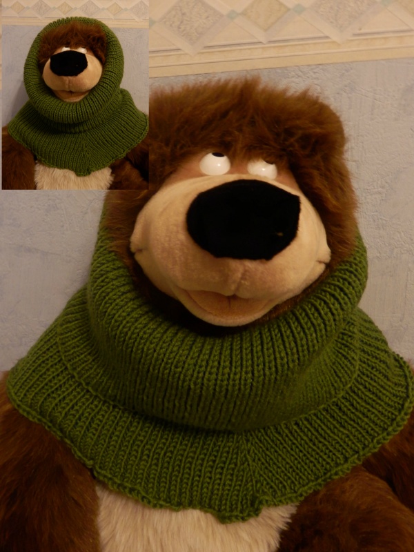 Green scarf-hood