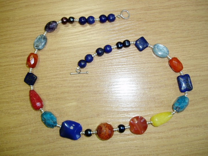 Natural stones and pearls with silver