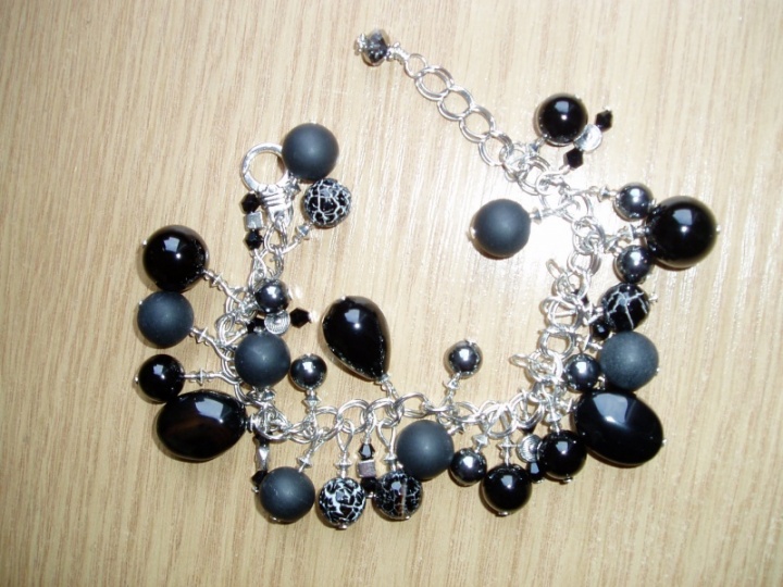 Black onyx and agate bracelet