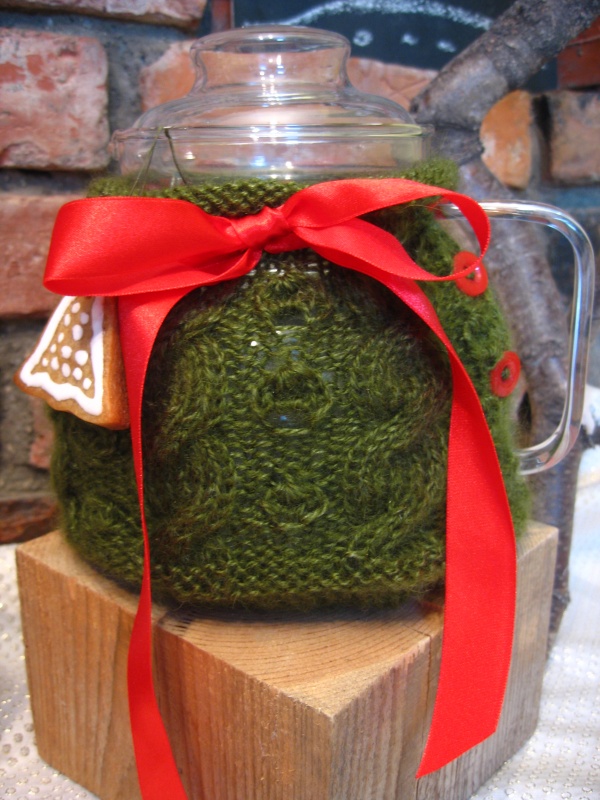 Knitted teapot