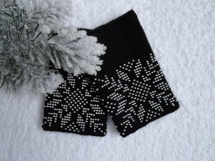 black wristlets picture no. 2