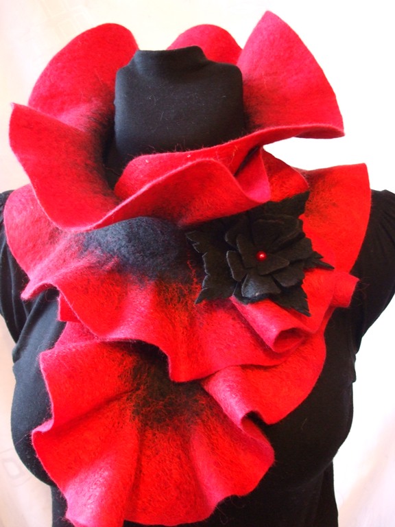 Black and red scarf felting processes picture no. 2