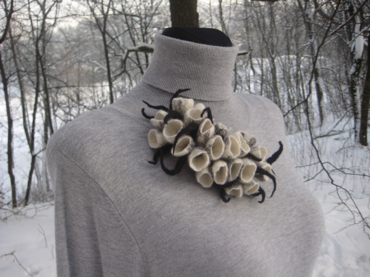 Wool brooch-Rings rytas2 picture no. 2