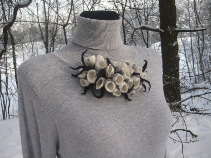 Wool brooch-Rings rytas2 picture no. 3
