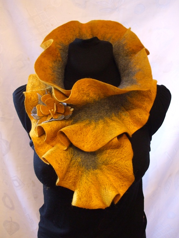 Gray mustard scarf