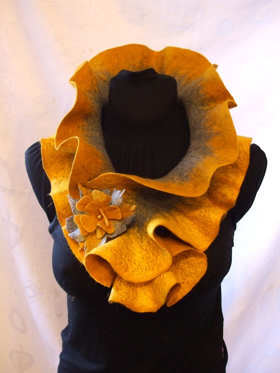 Gray mustard scarf picture no. 2