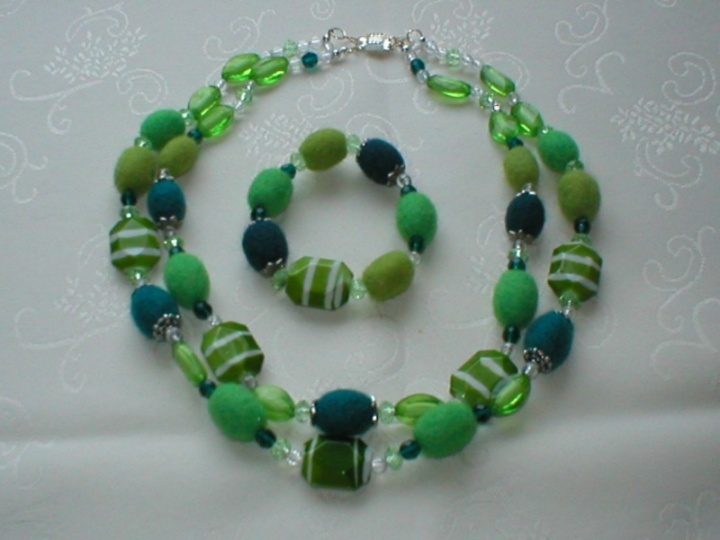 zali necklace and bracelet