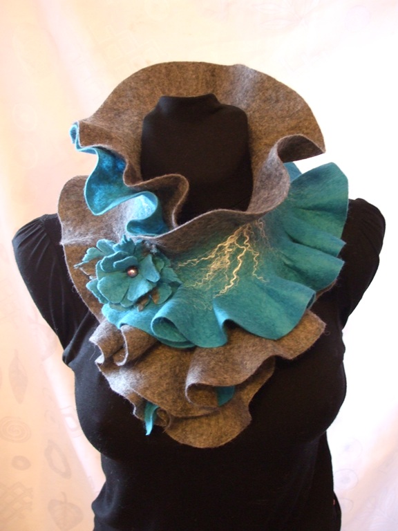 Gray felting processes turquoise scarf picture no. 2