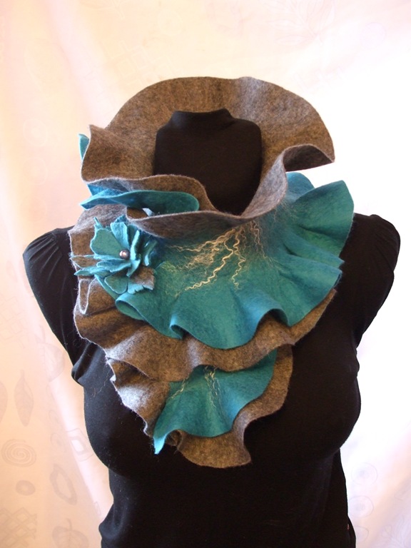 Gray felting processes turquoise scarf picture no. 3