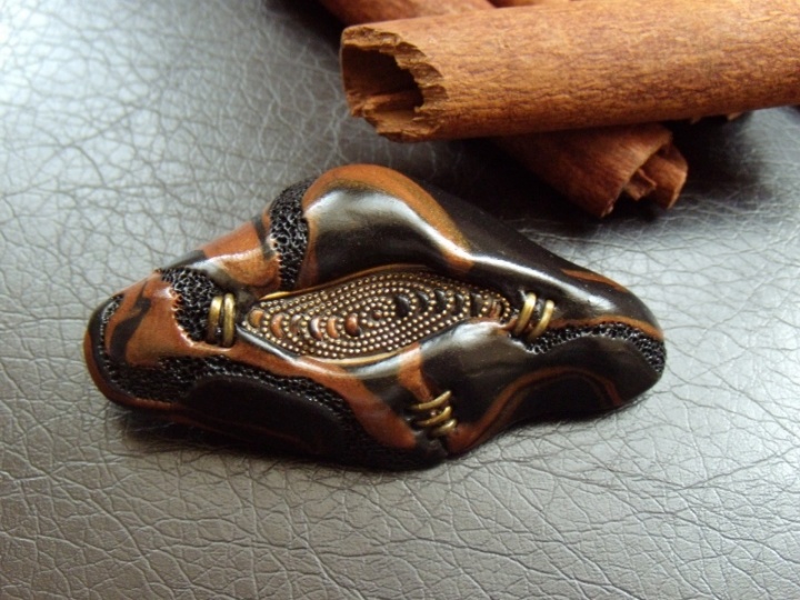 Brooch " Wood & quot grounds;