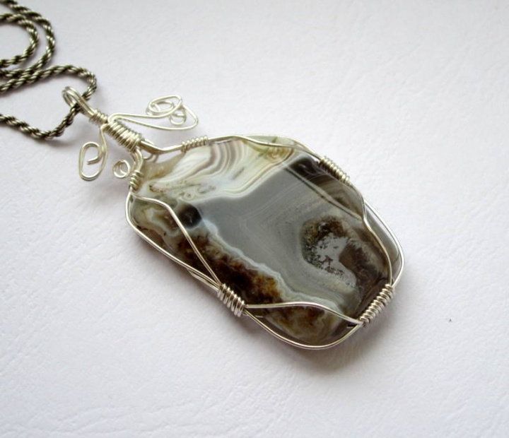 Pendant with agate