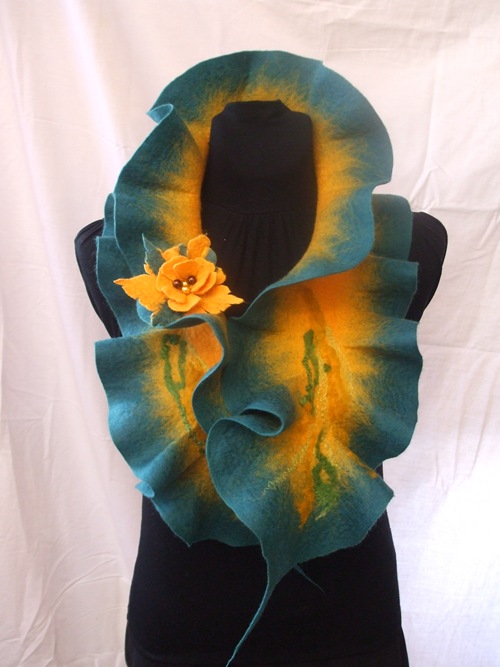 Green-yellow scarf picture no. 2