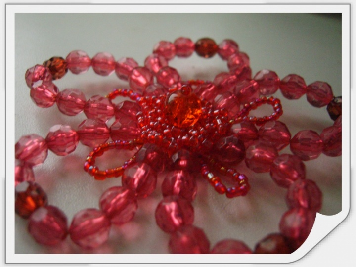 Red brooch picture no. 2