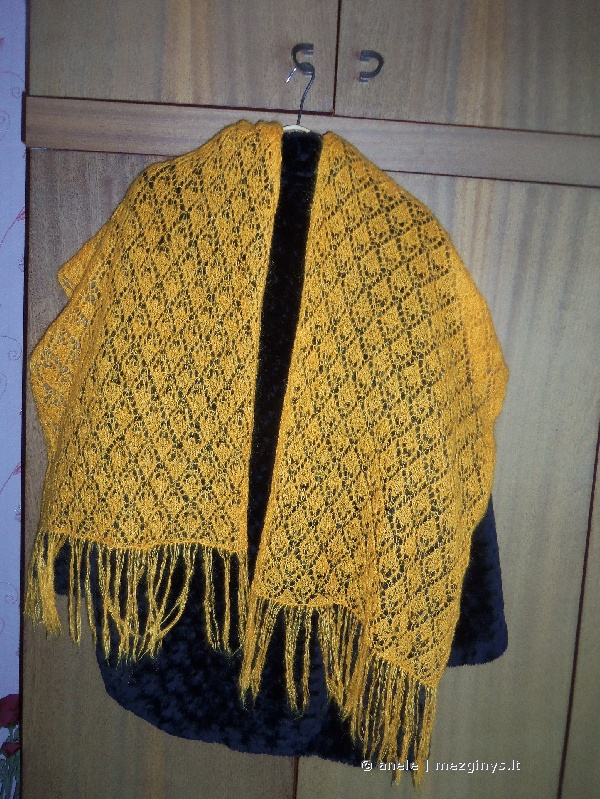 Wide scarf