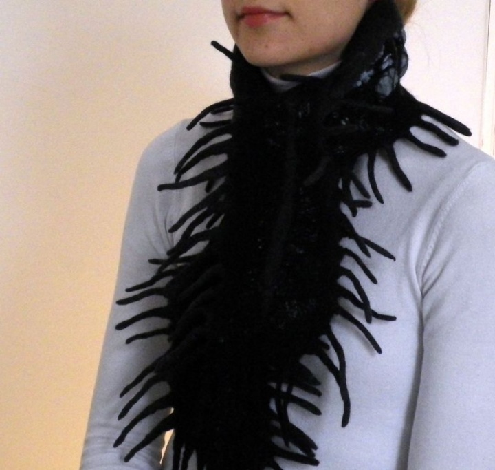 Scarf black / gray - " Crazy " with tassels picture no. 2