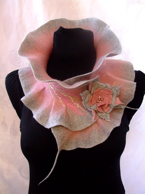 Gray-pink scarf felting processes