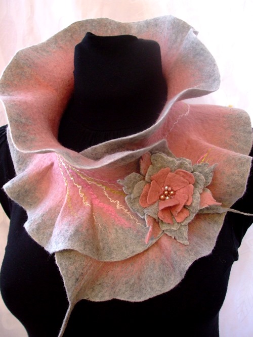 Gray-pink scarf felting processes picture no. 2