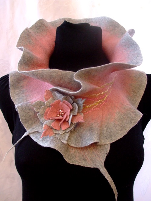 Gray-pink scarf felting processes picture no. 3