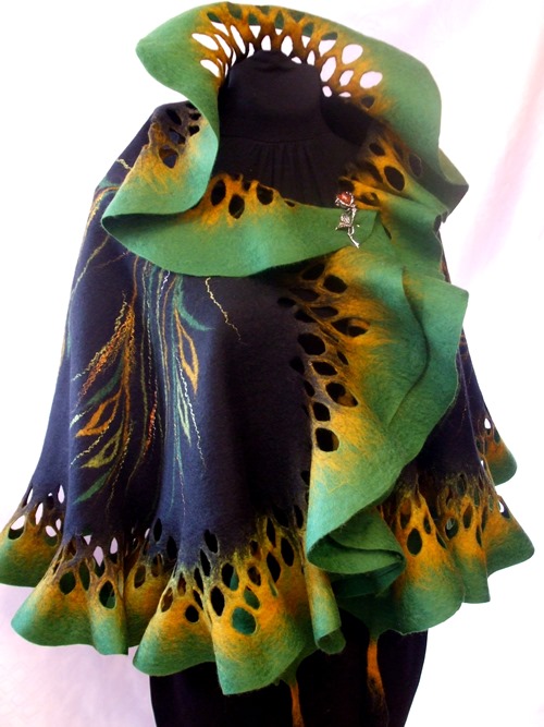 The black and green party felting processes picture no. 2