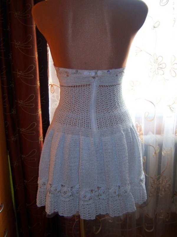 crocheted dress picture no. 3