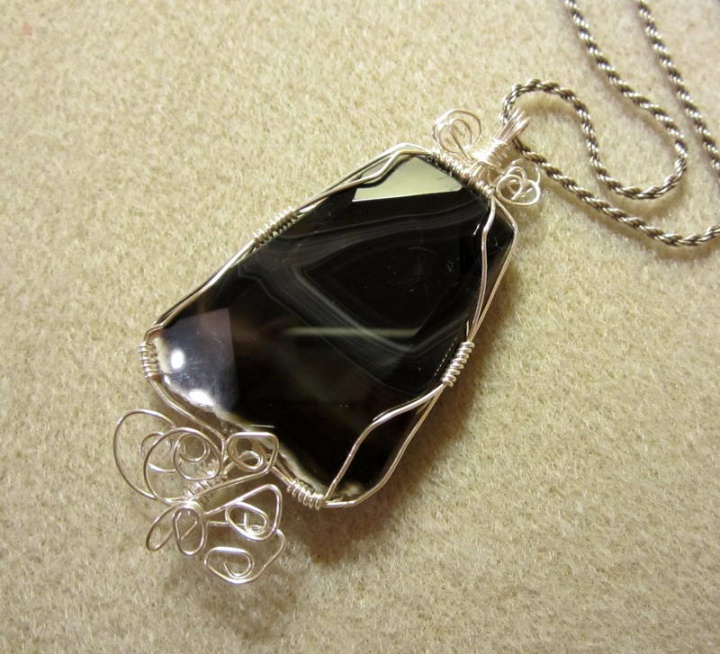 Neck pendant picture no. 3
